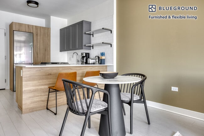 Photo - 1035 W Van Buren St Unidad FL11-ID754