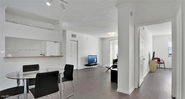 Photo - 2 br, 2 bath Condo - 17150 N Bay Rd Apt 2808 Unit Apt 2808