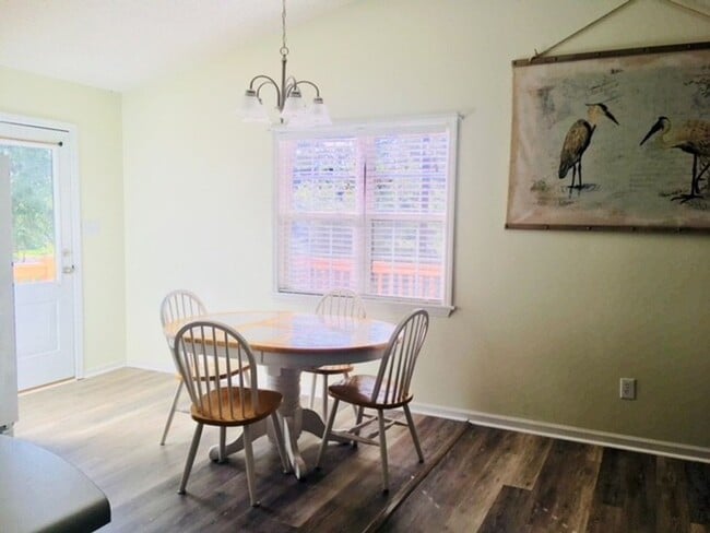 Photo - 422 Holly St