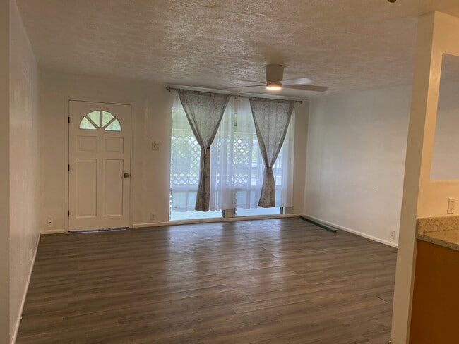 Living room - 1594 Kaunala Pl