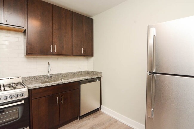 Photo - 1352 N Dearborn St Unit 403