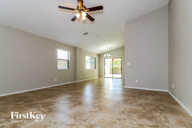 5859 W Cochise Dr