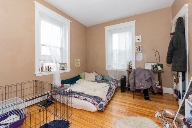 Photo - Great 3 bedroom right on the Green Line!