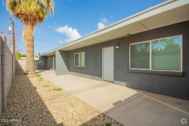 Building Photo - 2-bedroom, 1-bath duplex by ASU Rental
