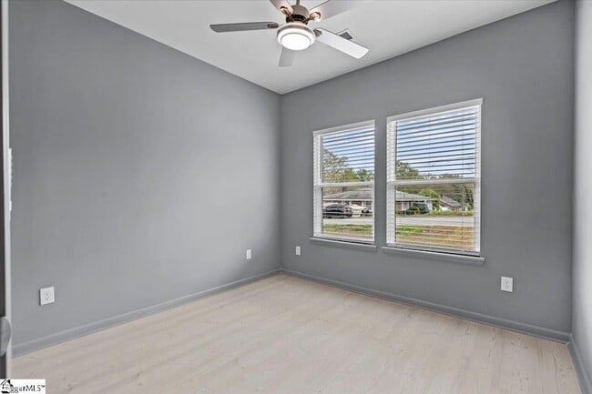 Photo - 404 Fairfield St