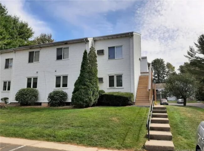 Building Photo - 1134 Hartford Tpke Unit 1A1 Rental