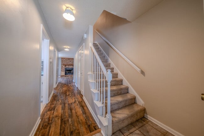 Photo - 907 Shelby Dr