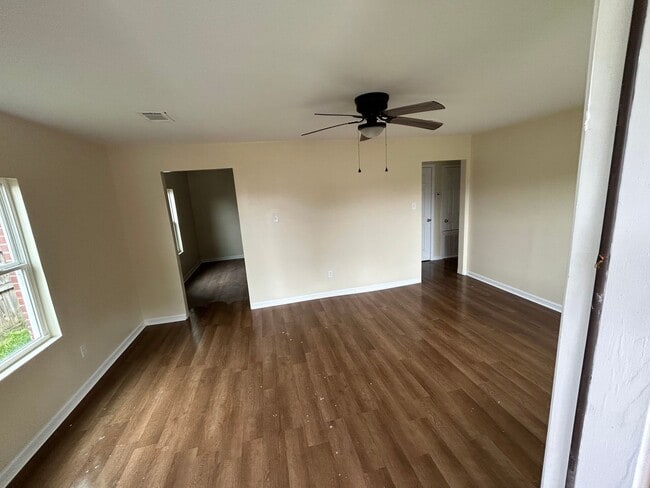 Photo - 221 Warren St
