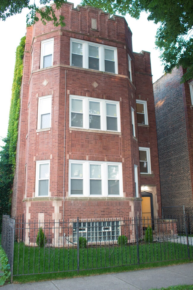 Photo - 8329 S Ingleside Ave Unidad #1