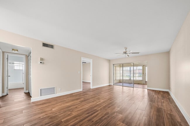 270 Cape Cod Cir Unit B