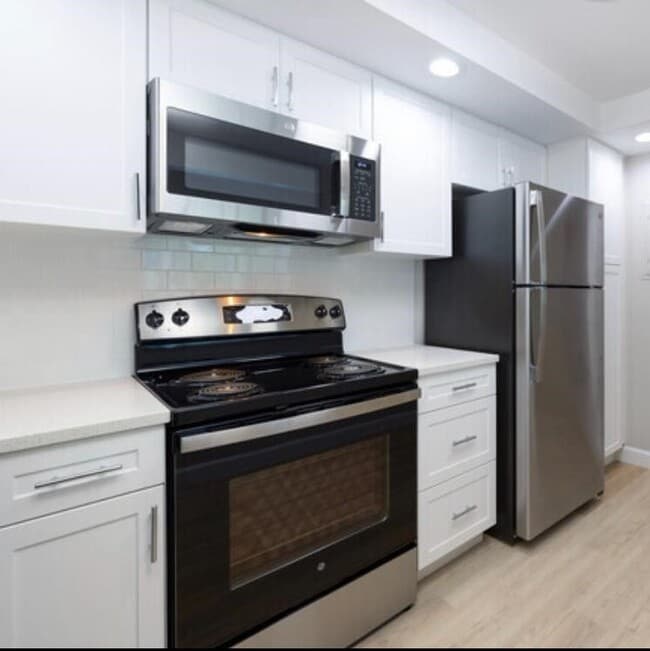 Building Photo - 7 Stonehill Dr Unit 1JF Rental
