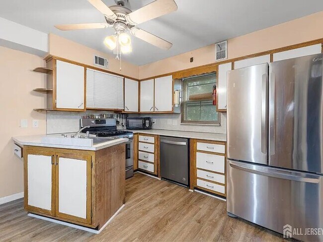 Photo - 730 Linden Ave