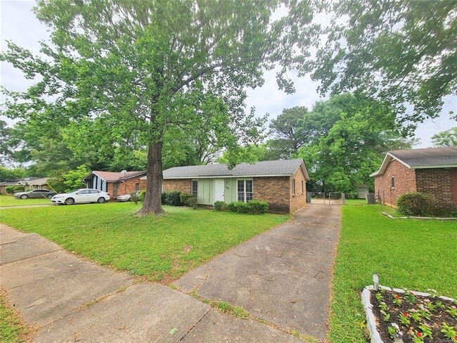 Photo - 516 Lawndale Ln