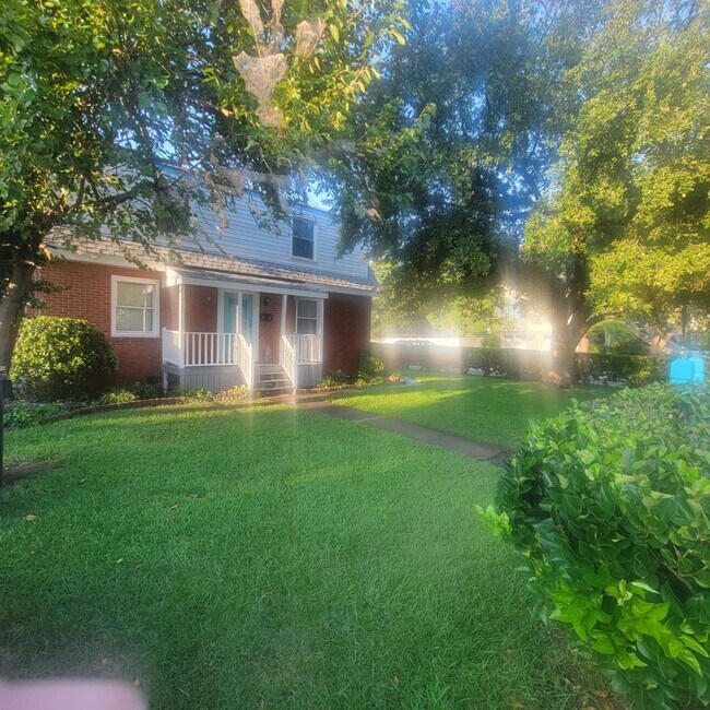 Willoughby 3 bedroom/1 bath apartment Unit Willoughby Norfolk, VA