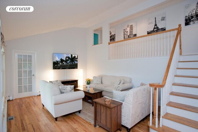 Photo - 96 Wainscott NW Rd