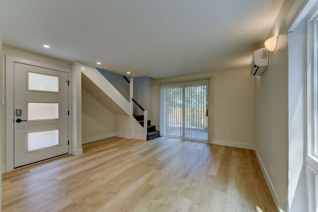 Photo - 616 Marine St Unit 1