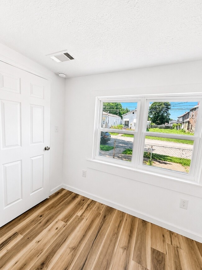 Photo - 439 N 28th St