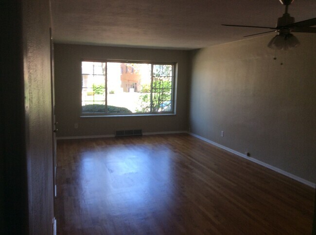 Sala de estar/comedor - 7320 Hampshire Dr Unidad #3