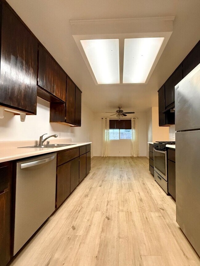 Photo - BR233-Lotti, Carole Kelly Unit A