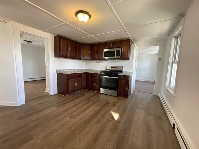 Building Photo - 304 Cumberland Rd Unit 2