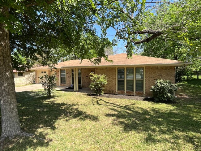 Photo - Great 3/2, Perfect Location