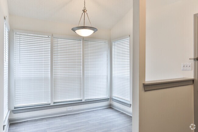 2BR, 2BA - 1,150 SF