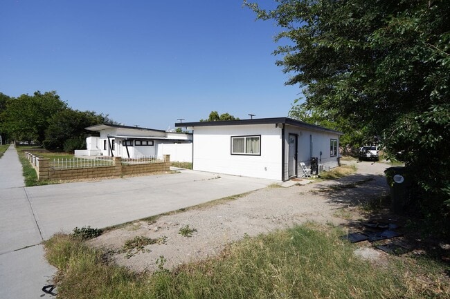 Photo - 1443 N Riverside Ave Unidad 1