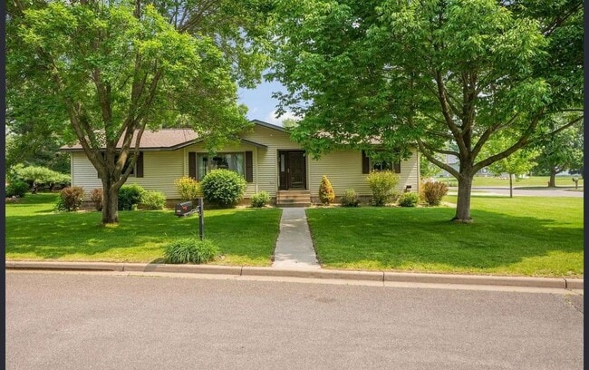 Photo - 325 Carrie Cir House