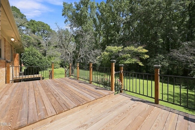 41 Hillcrest Dr