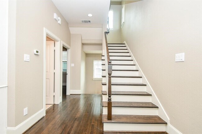 Photo - 716 Nicholson St