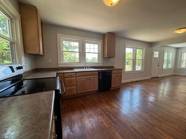 Photo - Charming 2 BD - 1 Full BA Home in Greer/Eastside close to Riverside HS, BMW, GSP, Inland Port, Gr...