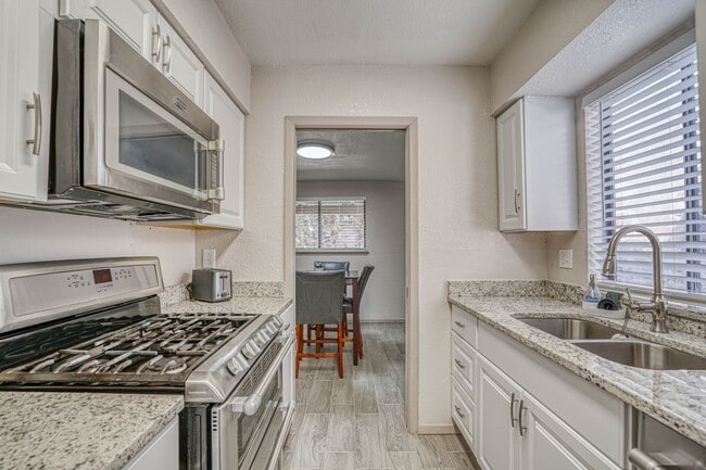 Photo - 311 Zenith Dr