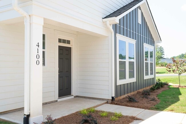 Building Photo - Amavi Sherrills Ford Rental