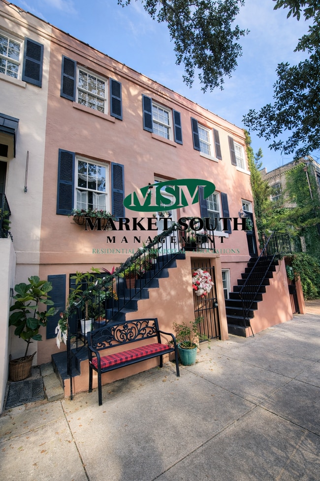 Building Photo - *REDUCED!* BEAUTIFUL JONES STREET APARTMENT