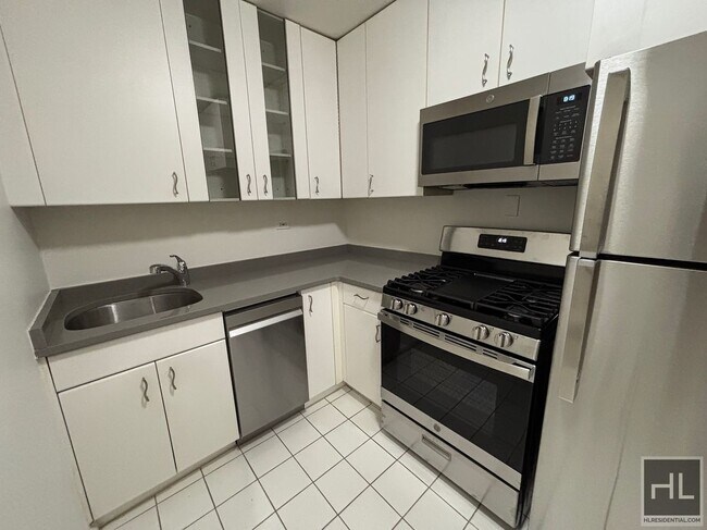 Building Photo - EAST 49 STREET Unit 6E Rental