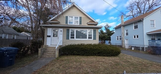 Building Photo - Stunning 3 Bedroom House for Rent in Neptune!