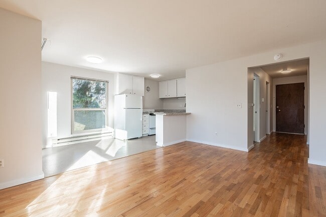 Photo - 615 Summit Apartments