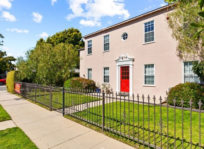 Photo - $1,000 Move-In Credit | Modern 2-Bed Oasis...