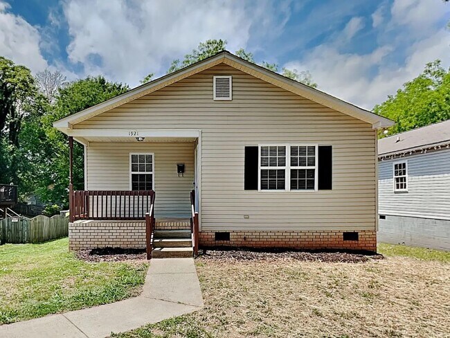 Photo - 1921 Allen St House