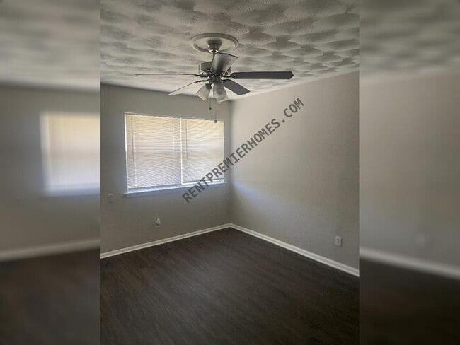 Photo - 5015 Dupont Dr