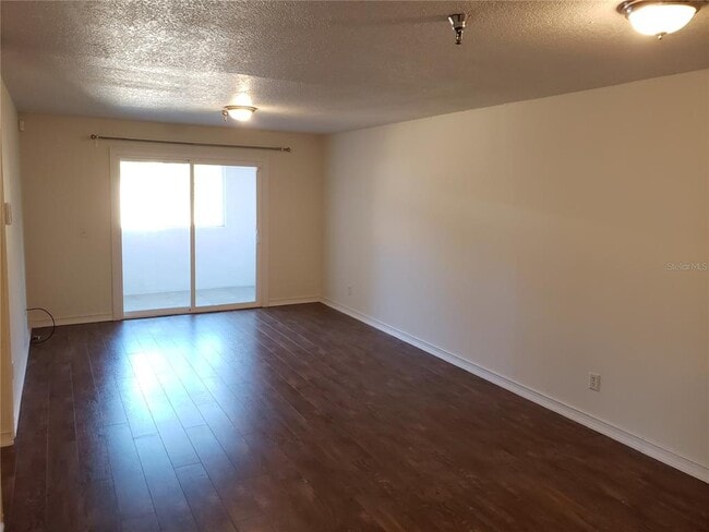 Photo - 15215 Amberly Dr Unidad 208