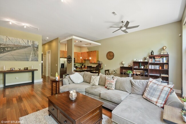 Photo - 902 N Elston Ave Unit 102