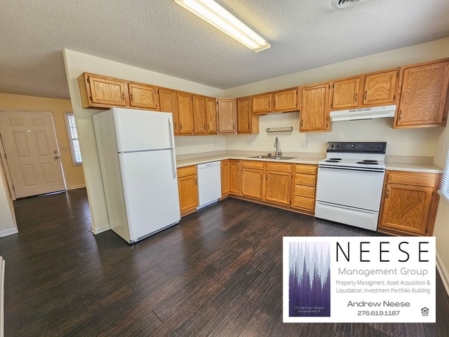 Photo - 640 Wyndale Rd