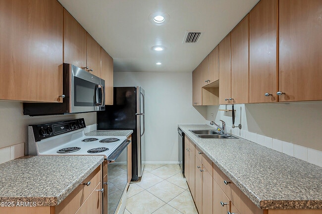 Building Photo - 1023 N 84th Pl