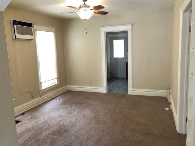 Building Photo - 614 S Clinton St Unit 1