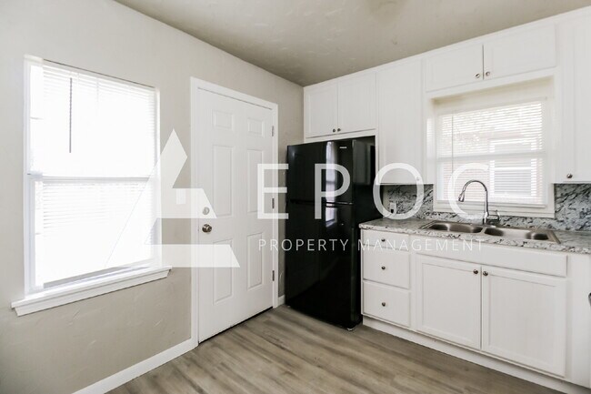 Photo - 104 Pine Ave