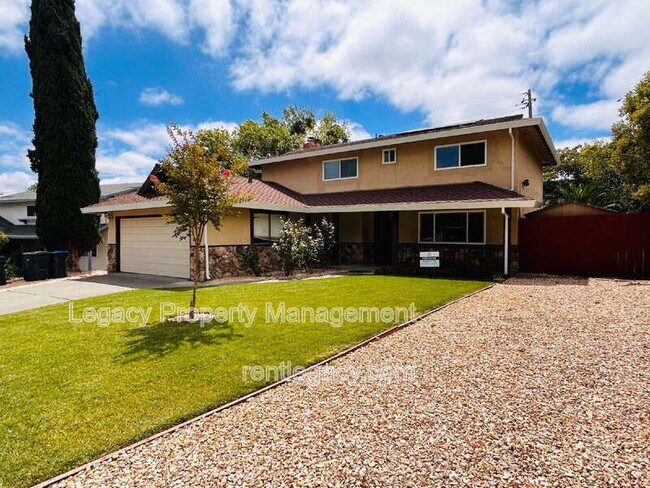 Photo - 493 Dahlia St