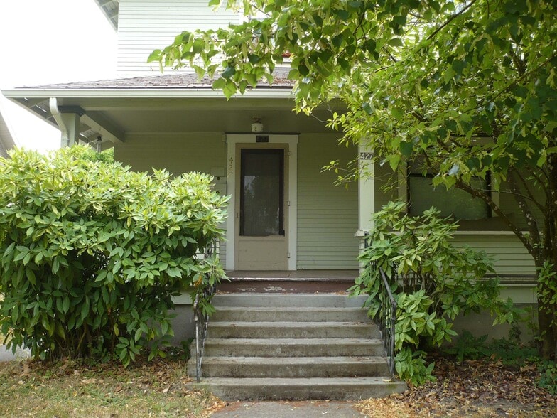 427 SW 5th St