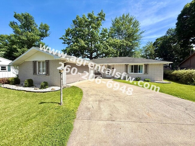 Building Photo - 3 Bedroom House