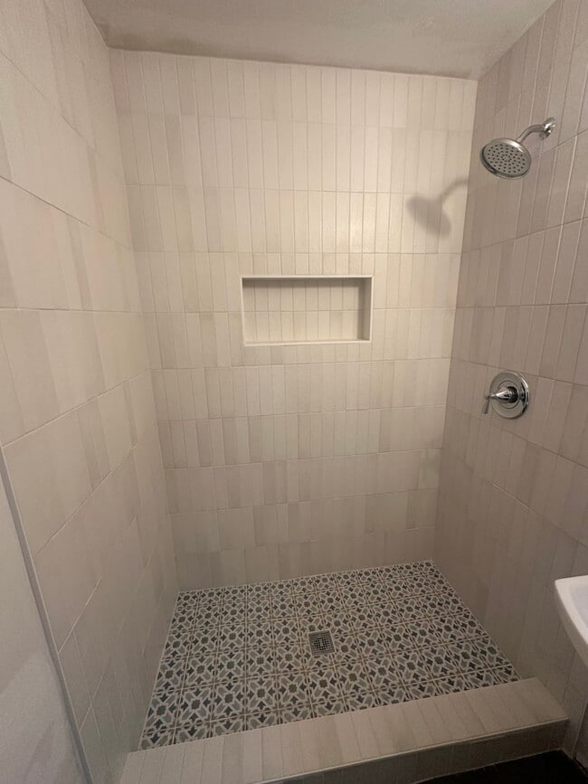 Building Photo - 39th St. Back Unit 1 Rental